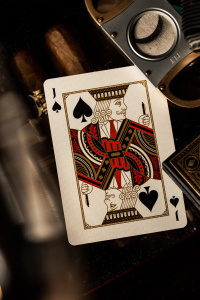 james_bond_playing_crads